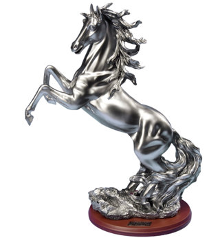 Estatua Honoraria – Biblioteca Nacional de la República de Kirguistán | Otorgada en reconocimiento al trabajo de L. Ronald Hubbard como filósofo y escritor, así como a su tecnología ya aplicada con éxito por los artistas del país y los ciudadanos para el mejoramiento de su cultura.